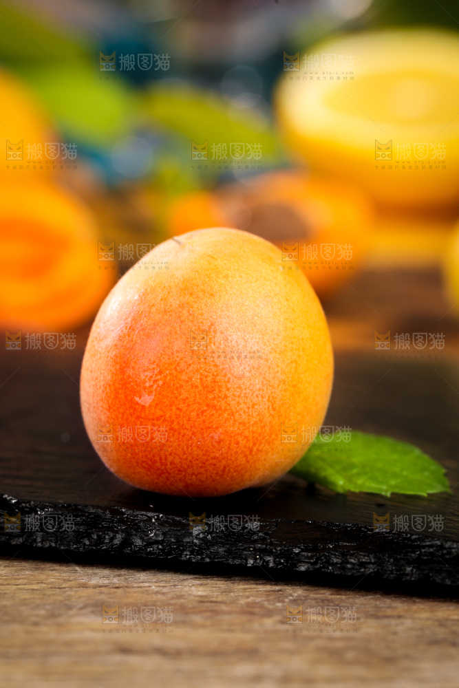 深底上的小红杏