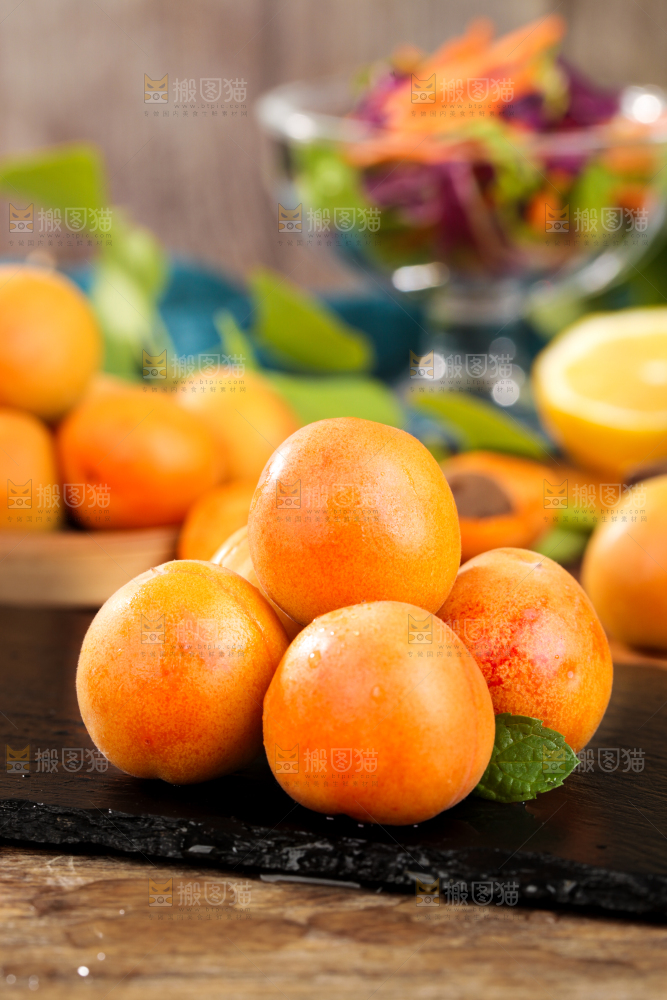 深底上的小红杏
