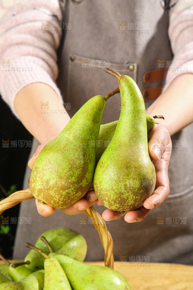 木底上的青啤梨