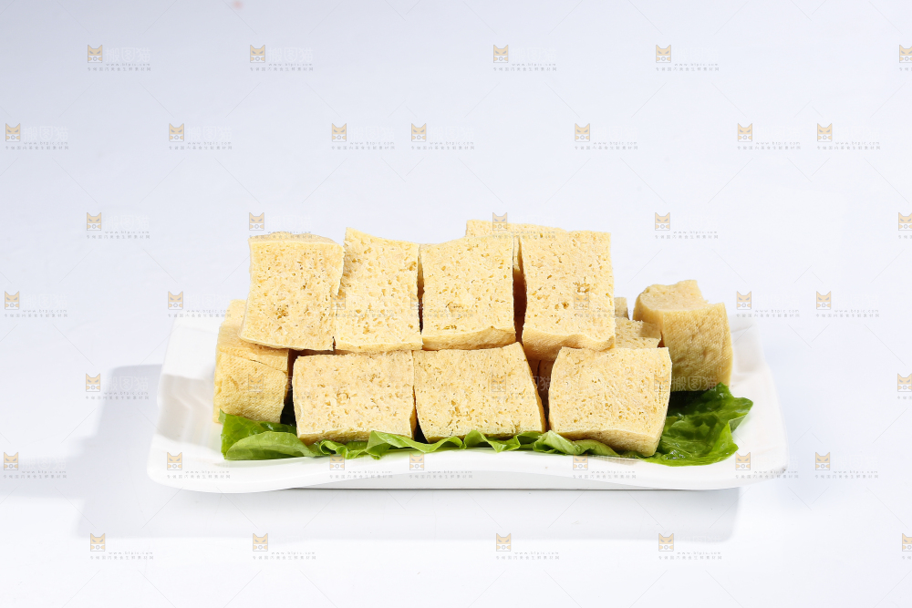 白底上的冻豆腐
