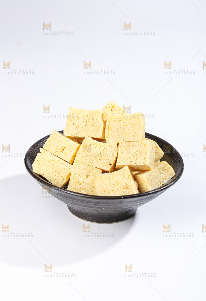 白底上的冻豆腐