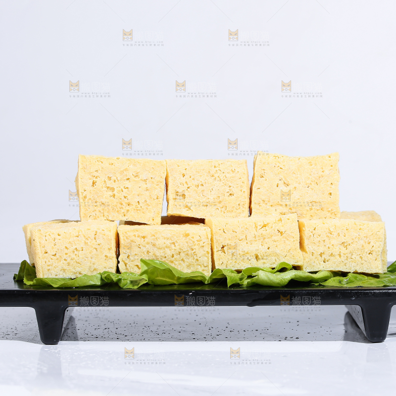 白底上的冻豆腐