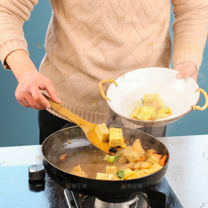 碗里的炖冻豆腐
