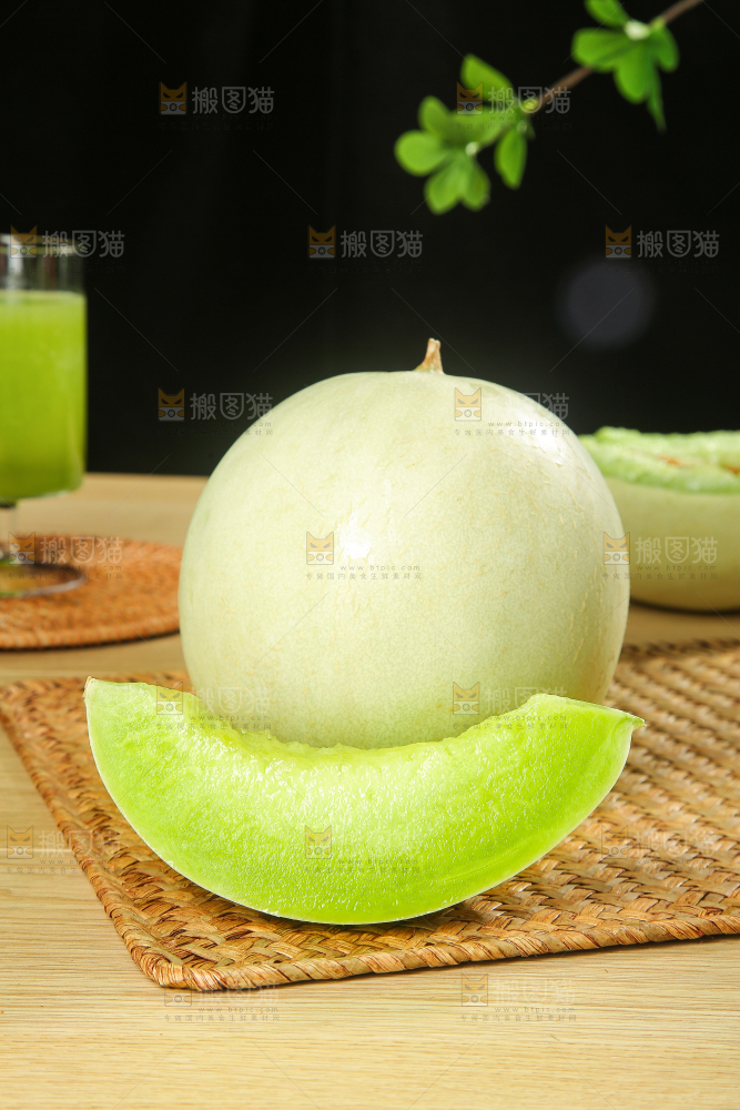 木底上的玉菇甜瓜