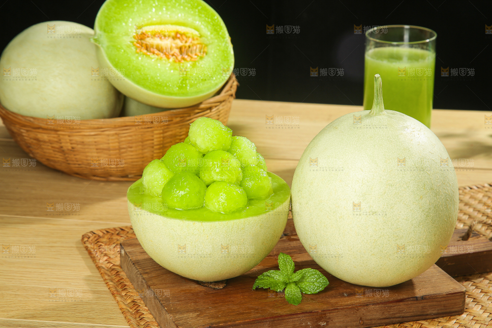 木底上的玉菇甜瓜