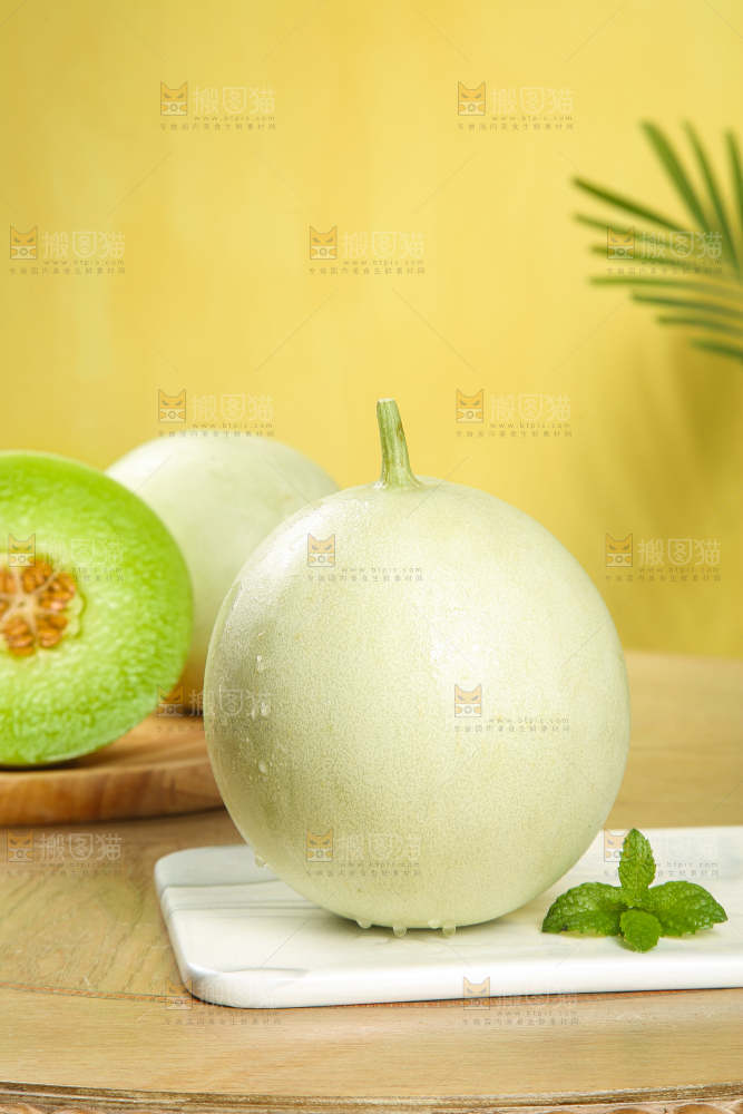 木底上的玉菇甜瓜
