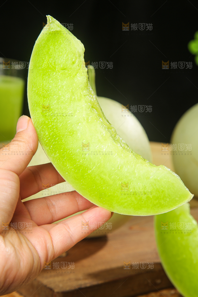 木底上的玉菇甜瓜