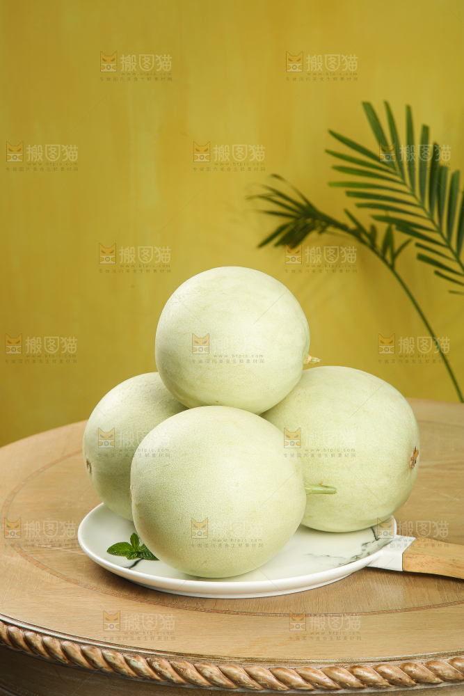 木底上的玉菇甜瓜