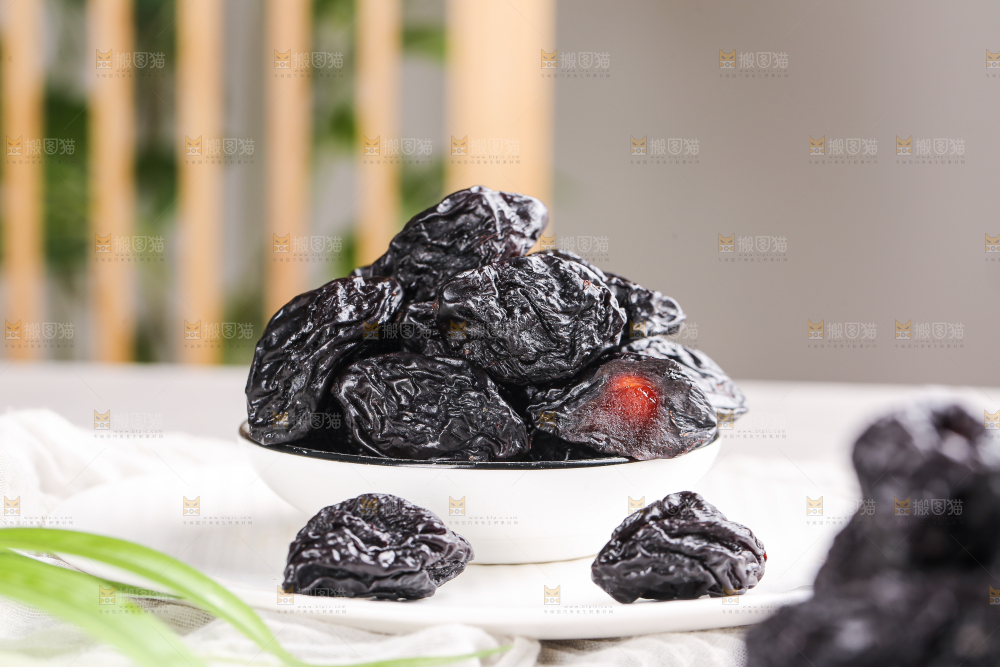 浅底上的新疆西梅干