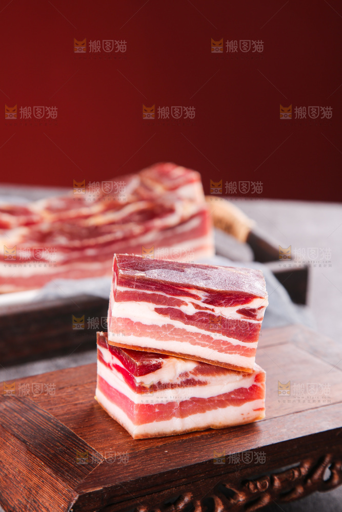 深底上的五花咸肉