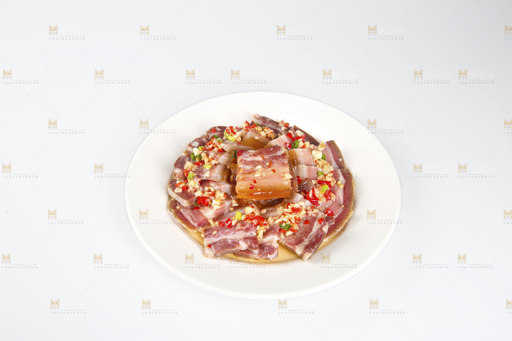 盘子里的咸腊肉