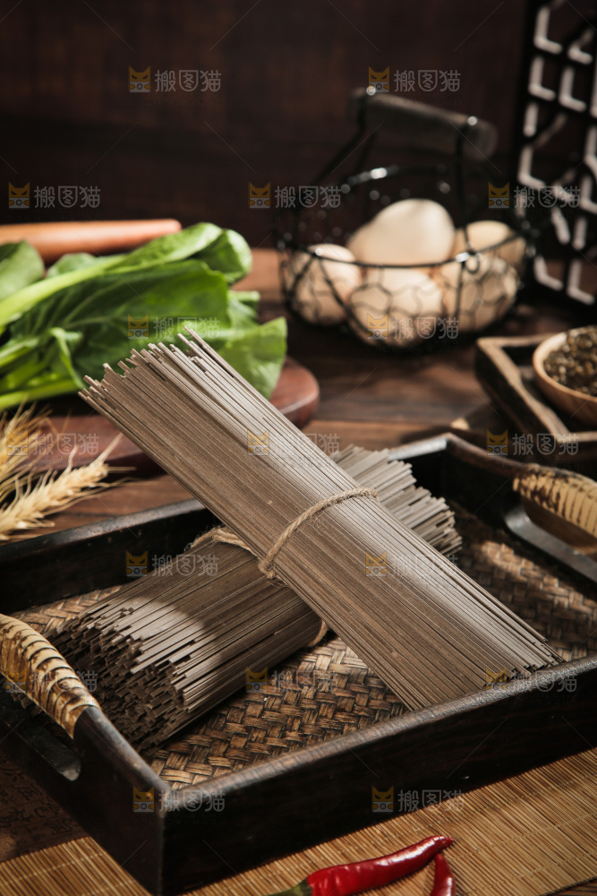深底上的荞麦面