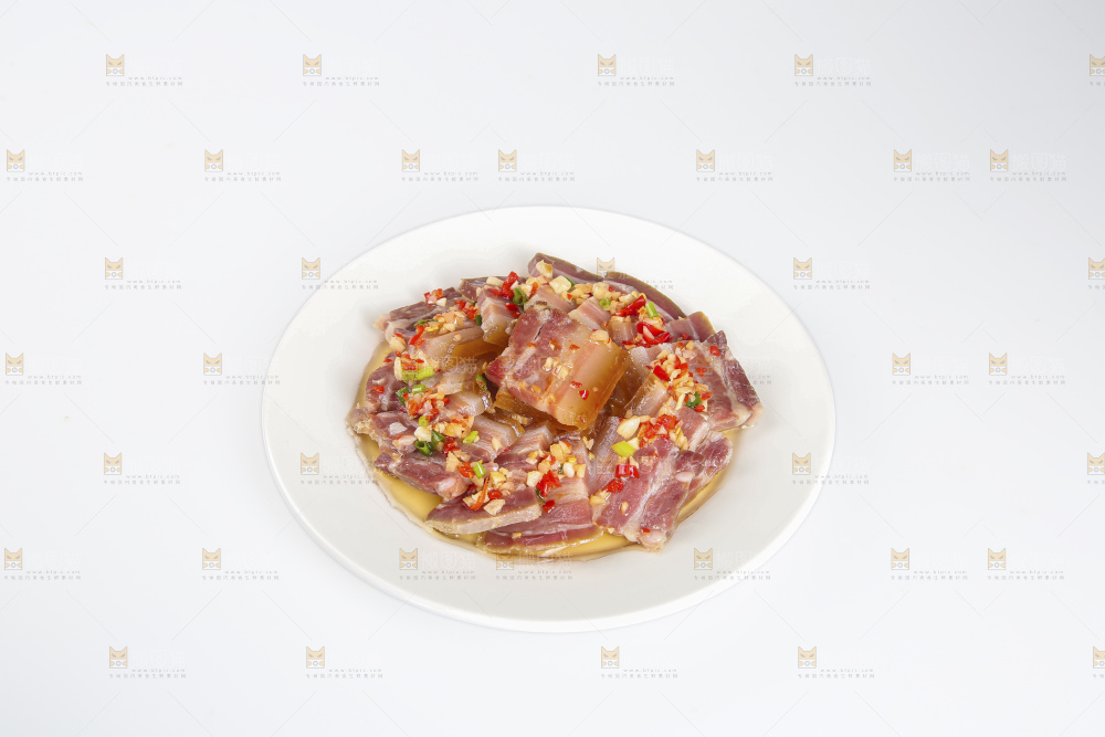 盘子里的咸腊肉