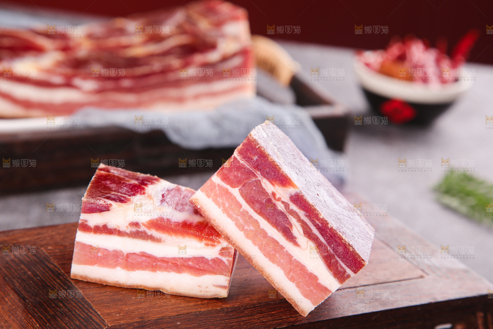 深底上的五花咸肉