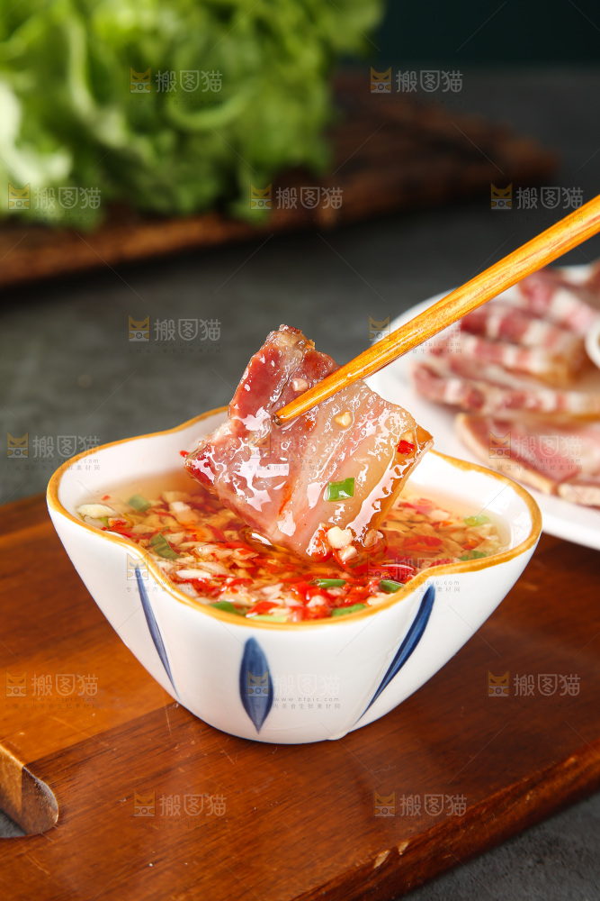 盘子里的咸腊肉