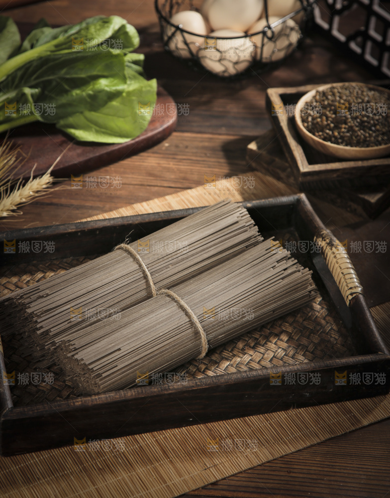 深底上的荞麦面