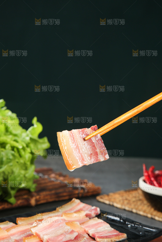 深底上的五花咸肉