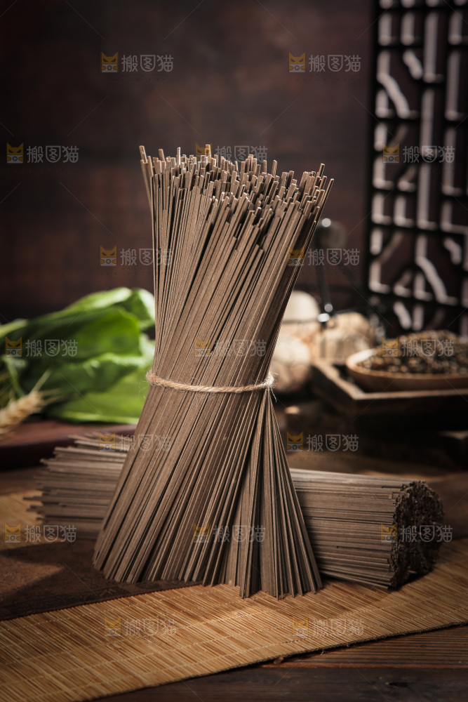 深底上的荞麦面