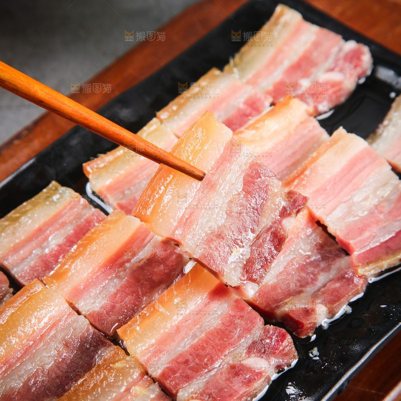 深底上的五花咸肉