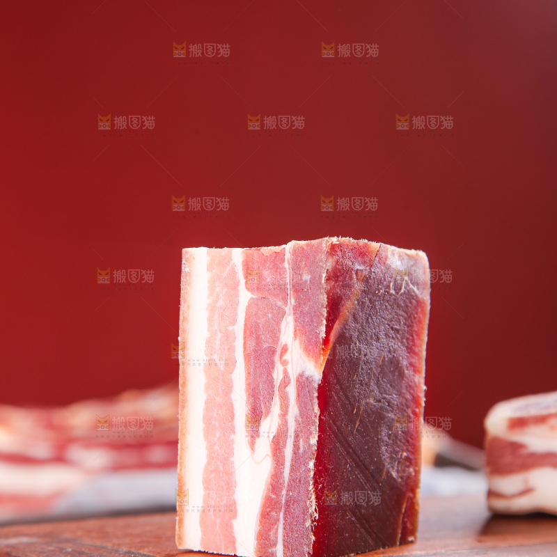 深底上的五花咸肉
