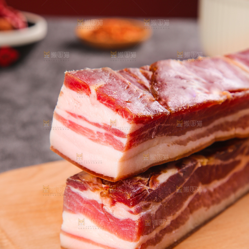 深底上的五花咸肉