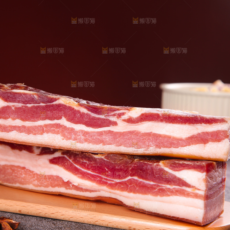 深底上的五花咸肉