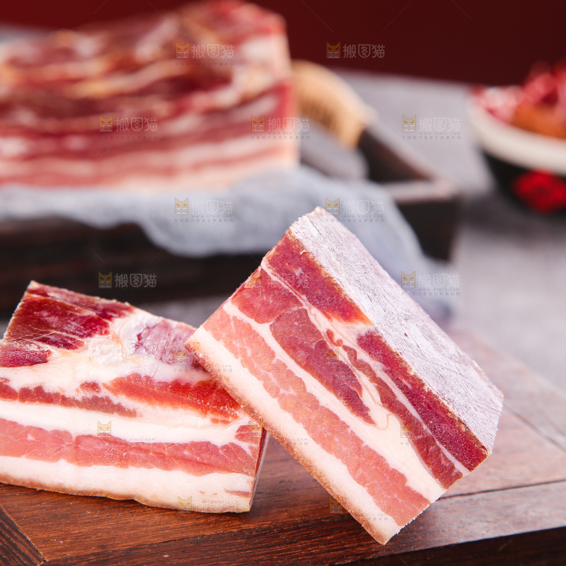 深底上的五花咸肉