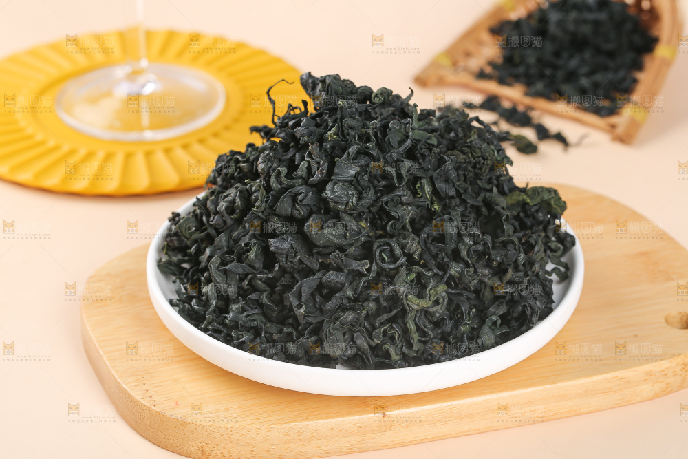 浅底上的裙带菜
