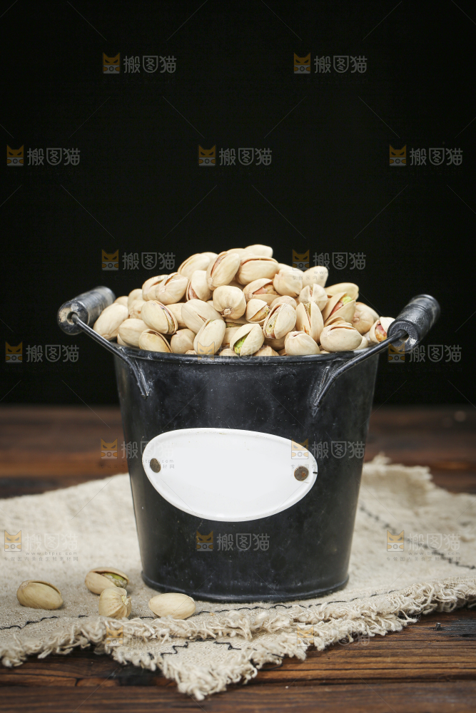深底上的开心果