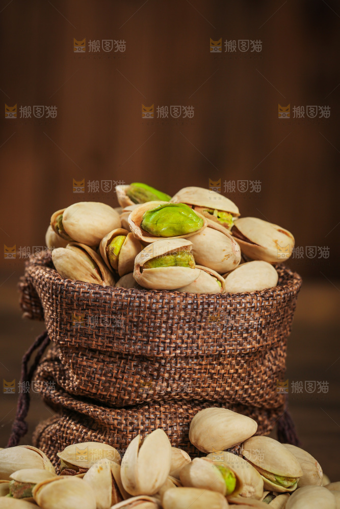 深底上的开心果