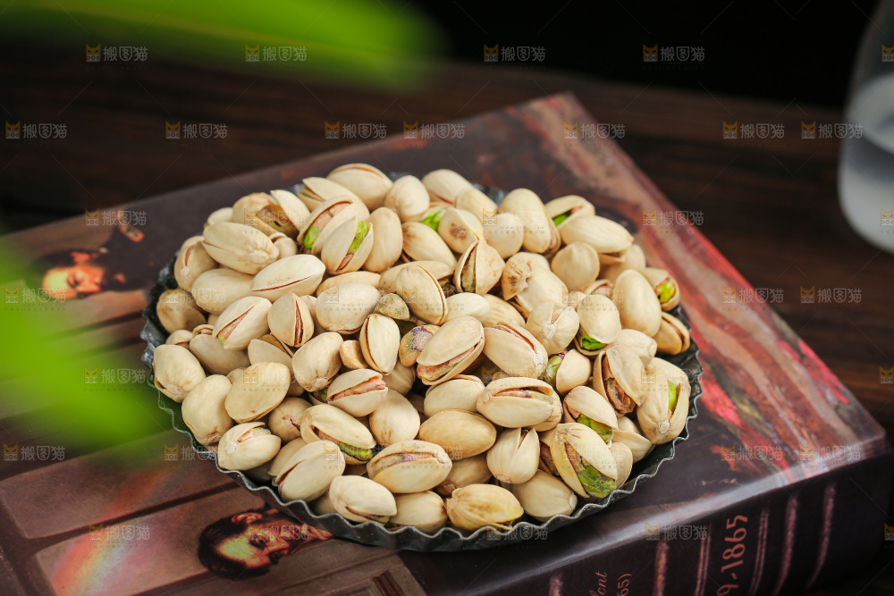 深底上的开心果