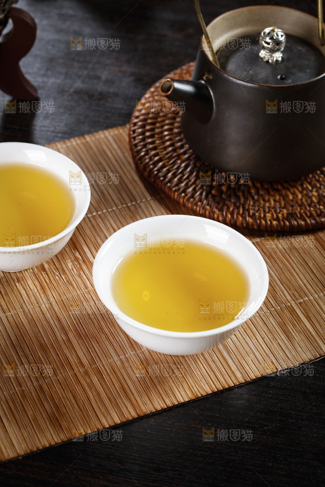 深底上的普洱茶
