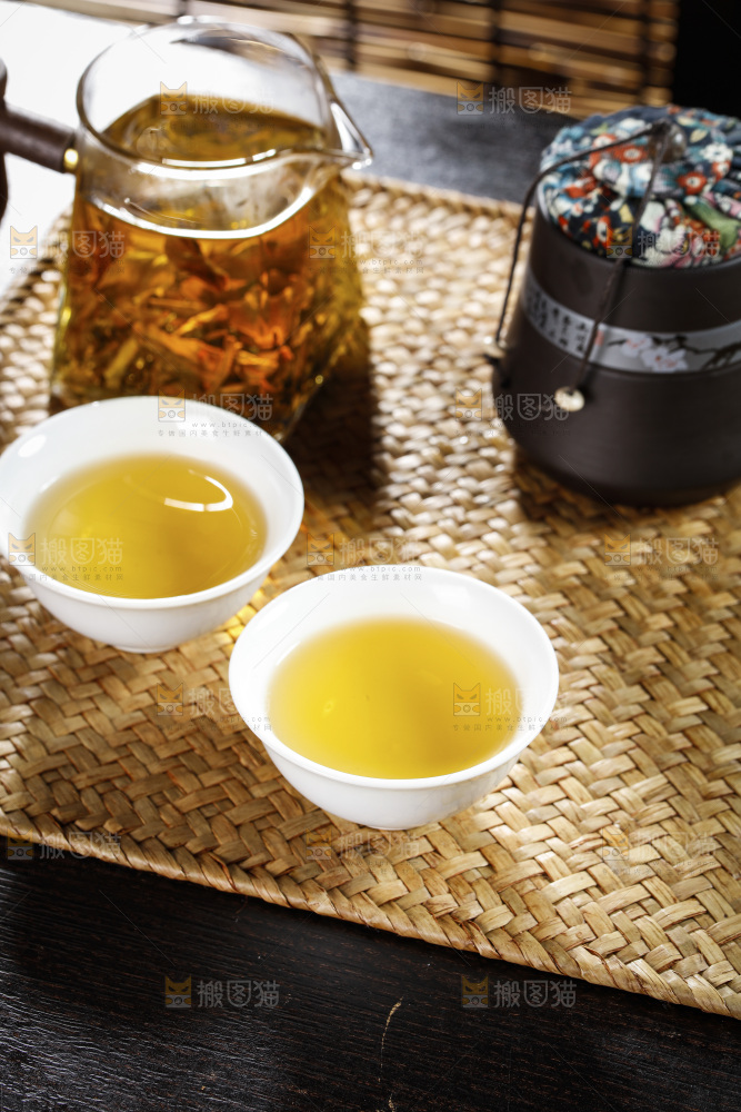 深底上的普洱茶