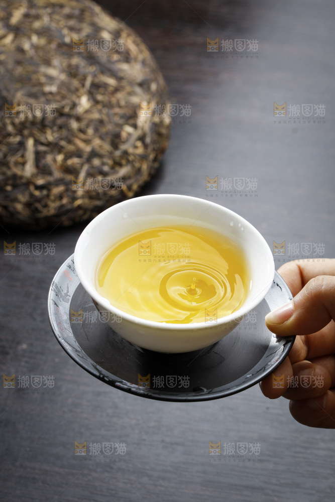 深底上的普洱茶