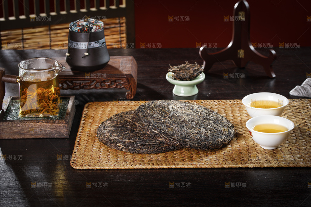 深底上的普洱茶