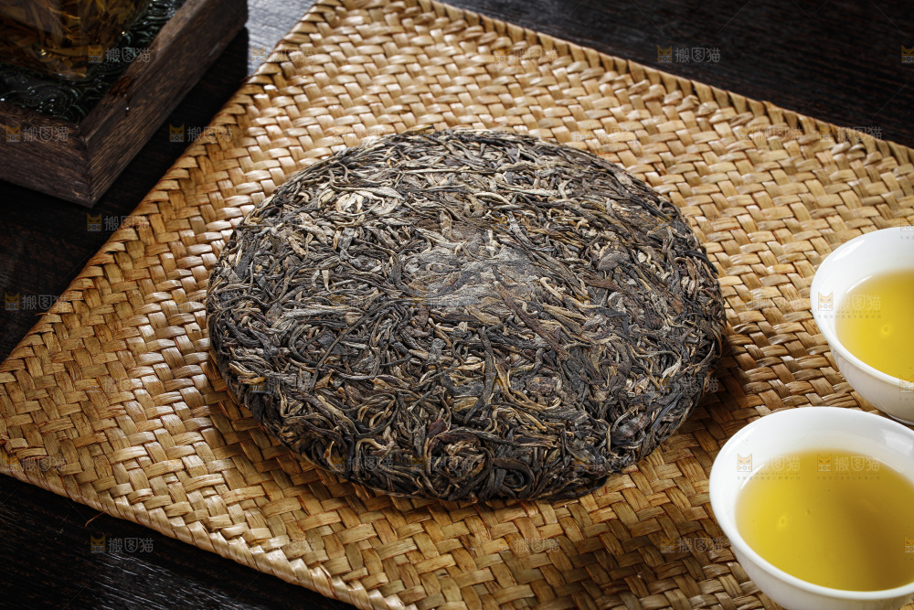 深底上的普洱茶