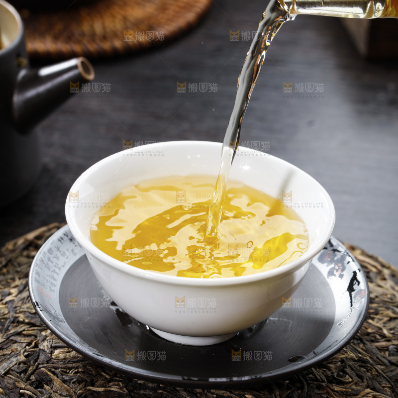深底上的普洱茶