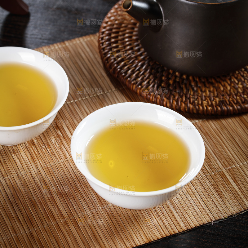 深底上的普洱茶