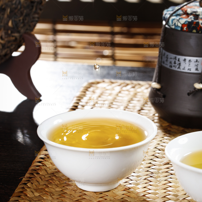 深底上的普洱茶