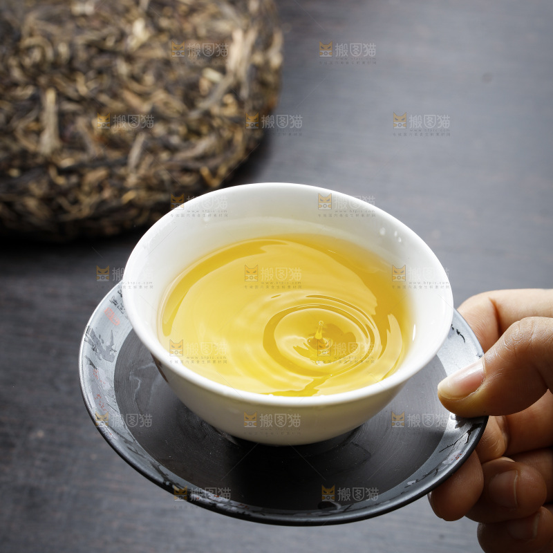 深底上的普洱茶
