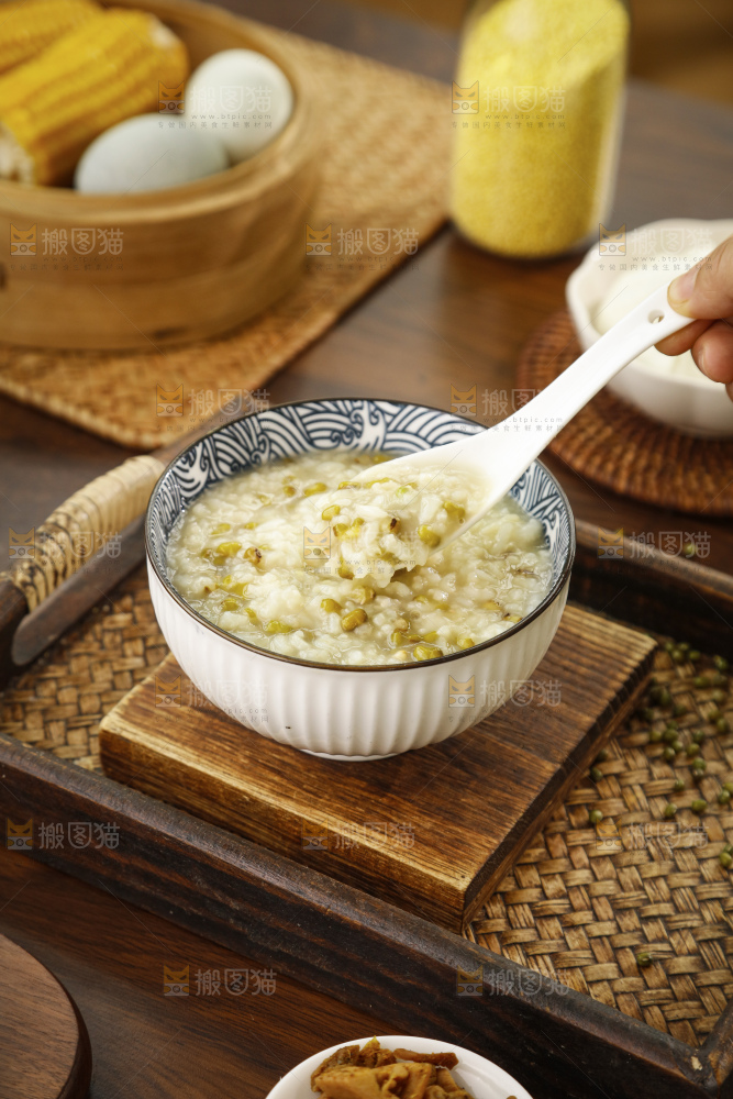 深底上的绿豆粥