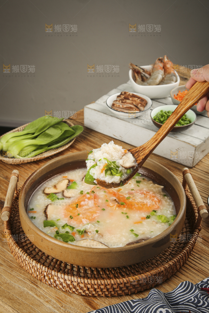 碗里的海鲜粥