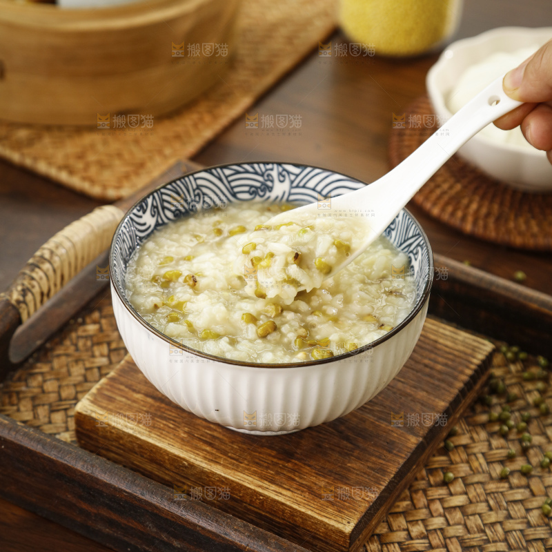 深底上的绿豆粥