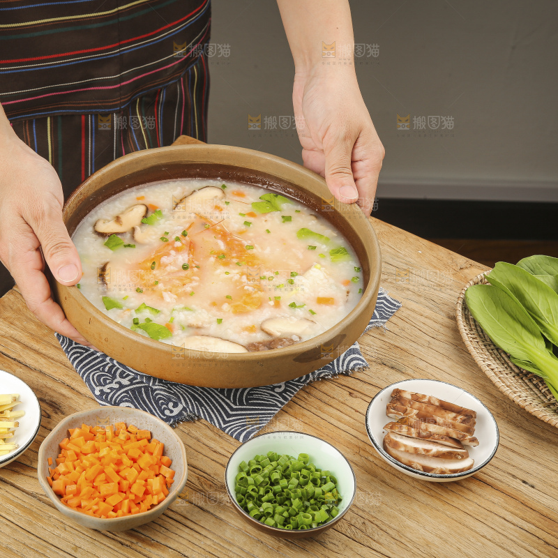 碗里的海鲜粥