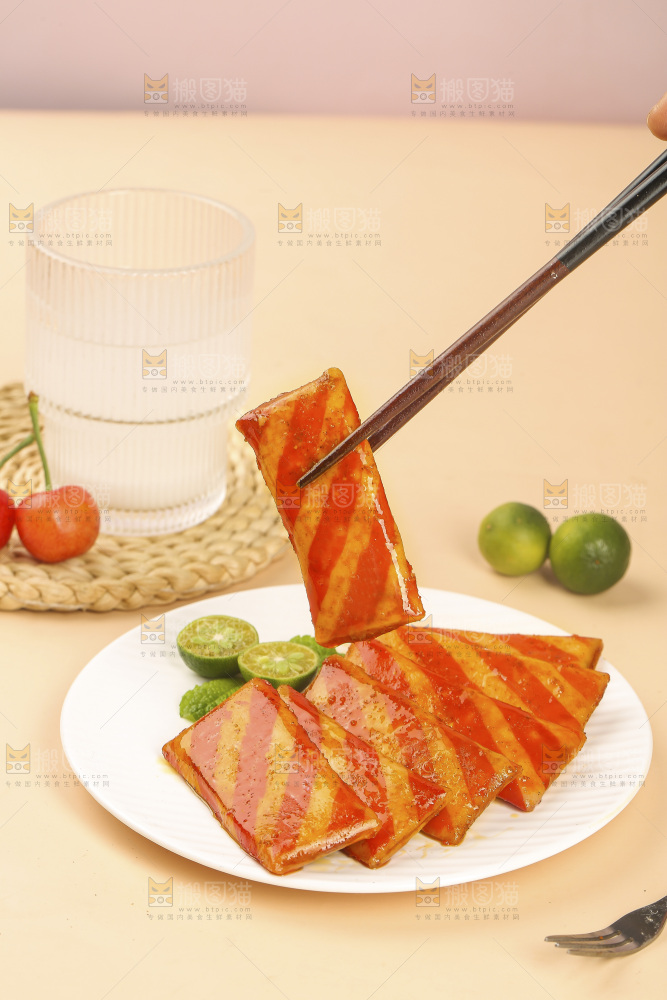 浅底上的蟹味排