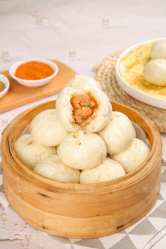 浅底上的鲜肉小笼包