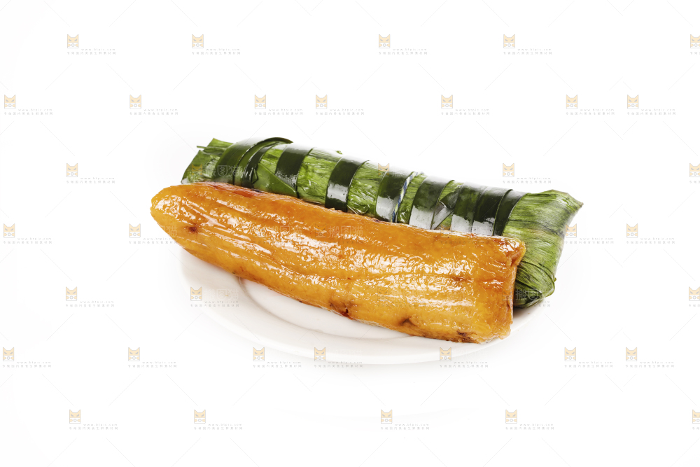 白底上的猪肉灰水粽