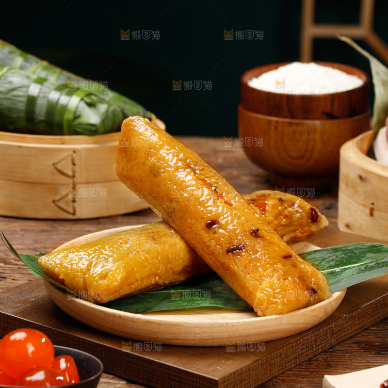 深底上的猪肉灰水粽