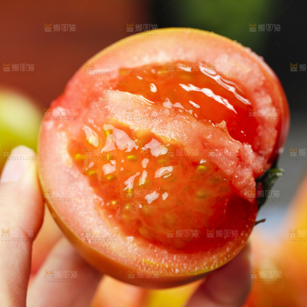 浅底上的铁皮柿子