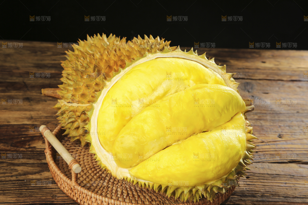 木底上的金枕榴莲
